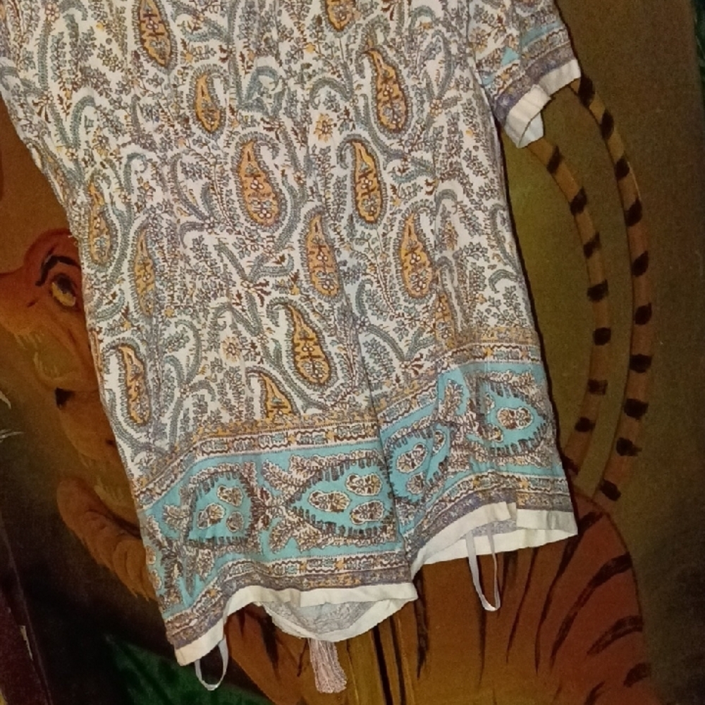 Adorable Chelsea & Violet Paisley Blouse in Blue and Cream - Picture 7 of 7
